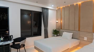 Family Room, Bathtub | Bathroom