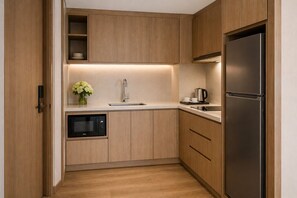 Classic Room | Private kitchen - The Brighton Suites (Toronto)
