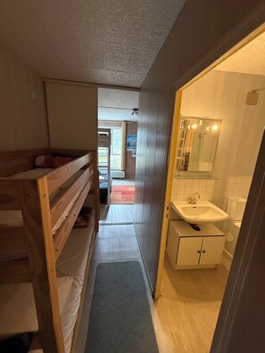 Bathroom - Vrbo Property (Laveissière)