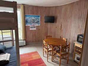 Living area - Vrbo Property (Laveissière)