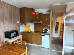 Private kitchen - Vrbo Property (Laveissière)