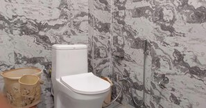 Deluxe Room | Bathroom - Hotel Kalika Stay-Inn (Vikramjot)