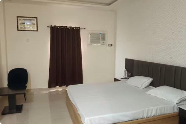 Deluxe Room | Rollaway beds, free WiFi, bed sheets