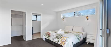 2 bedrooms, iron/ironing board, travel cot, WiFi