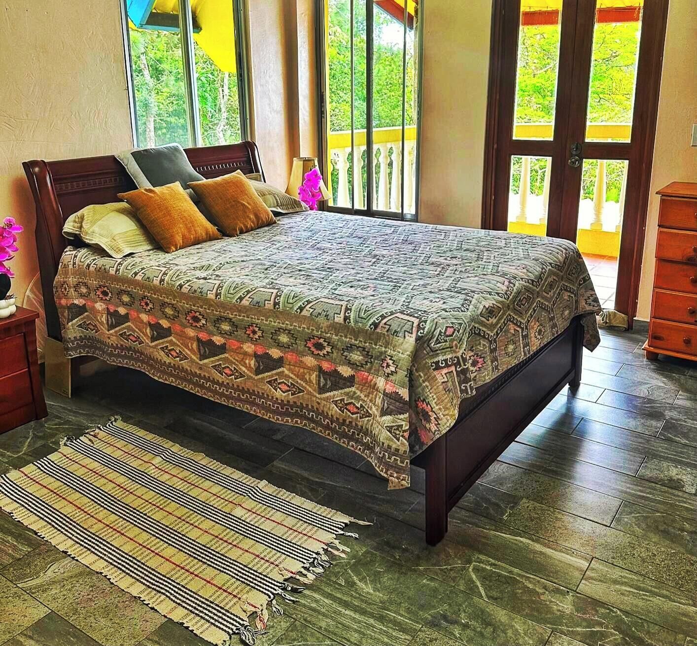 3 chambres, fer et planche à repasser, Wi-Fi, draps fournis