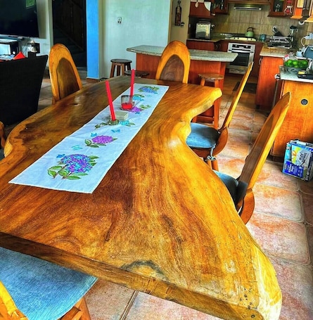 Dining. La Husseyenda. Private Birdwatching Retreat in Cerro Azul’s Mountains in Panama
