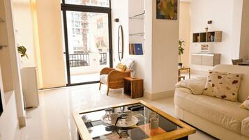 Family Apartment, 3 Bedrooms, 2 Bathrooms (Quiet modern apart near the sea blu) | Living area