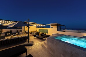 Outdoor dining - Luxury penthouse with stunning ocean and Arch views. Features a rooftop deck with private jetted plunge pool, grill, ping pong table, and Starlink WiFi. Near beaches, top restaurants, shopping, and Cabo nightlife for the perfect getaway. (Cabo San Lucas)