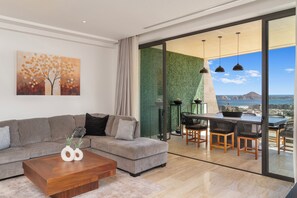 Smart TV - Luxury penthouse with stunning ocean and Arch views. Features a rooftop deck with private jetted plunge pool, grill, ping pong table, and Starlink WiFi. Near beaches, top restaurants, shopping, and Cabo nightlife for the perfect getaway. (Cabo San Lucas)
