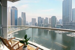 Apartamento clássico, 1 quarto, acesso à piscina, vista para a baía | Vista da sacada