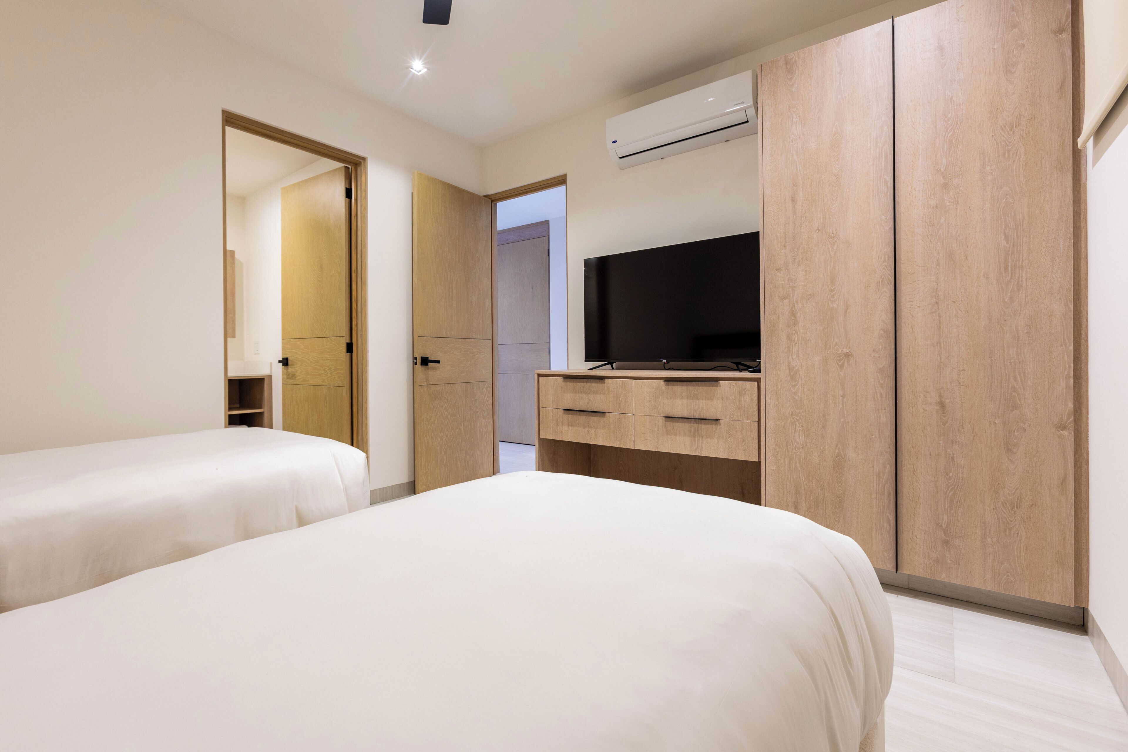 3 chambres, fer et planche à repasser, Wi-Fi gratuit, draps fournis