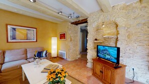 TV, DVD player, ping pong, books - The Minotier's house at Domaine des Fargues **** (Sainte-Foy-de-Longas)