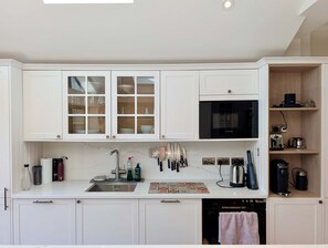 Private kitchen - Cosy & Bright  2-Bed House in Earlsfield (London)