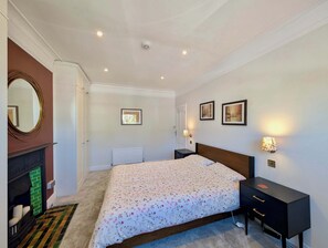 Room - Cosy & Bright  2-Bed House in Earlsfield (London)