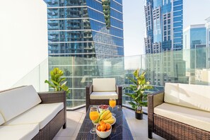 Premium Studio, Pool View | Balcony - Gala Guests - Urban Oasis Apartments (Dubai)