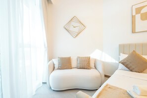 Premium studio, uitzicht op zwembad | Lakens van Egyptisch katoen, luxe beddengoed, donsdekens