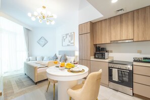 Premium Studio, Pool View | Private kitchen - Gala Guests - Urban Oasis Apartments (Dubai)