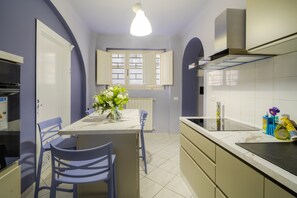 Refrigerador, horno, placa de cocina, lavavajillas