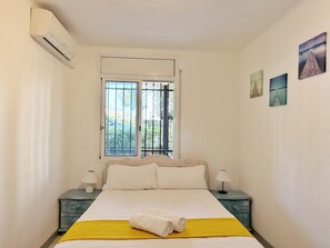 Free WiFi, bed sheets - Family apartment near the beach - 5 guests (Salou)