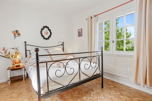 1 chambre, fer et planche à repasser, Wi-Fi, draps fournis