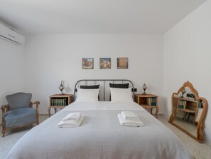 2 bedrooms, Internet, bed sheets - Spacious attic apartment, Sierra Nevada view (Granada)