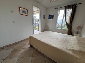 1 bedroom, wheelchair access - Central village apartment, open view (La Croix-Valmer)