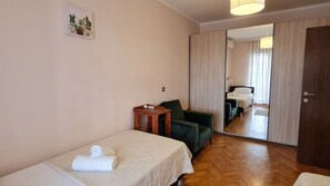 5 bedrooms, free WiFi, bed sheets