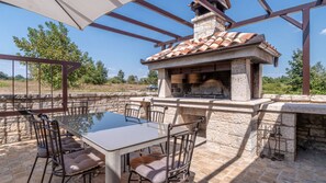 Outdoor dining - Villa Zebo by Villas Guide (Barban)