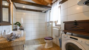 Shower, hair dryer, towels - Villa Zebo by Villas Guide (Barban)