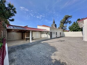 Outdoor dining - Fully renovated air-conditioned house Hyper center Vieux Boucau Les Bains (Vieux-Boucau-les-Bains)