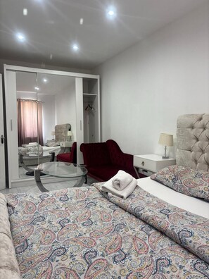 7 dormitorios, tabla de planchar con plancha, wifi gratis y ropa de cama