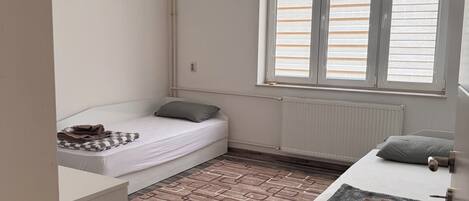 2 bedrooms, iron/ironing board, Internet, bed sheets