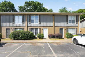 Exterior - Comfortable  2BR space near shops and dining (Riverdale)