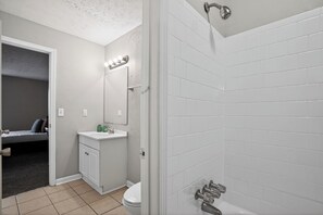 Hair dryer, towels - Relaxing3 bedroom unit with easy Atlanta access (Riverdale)