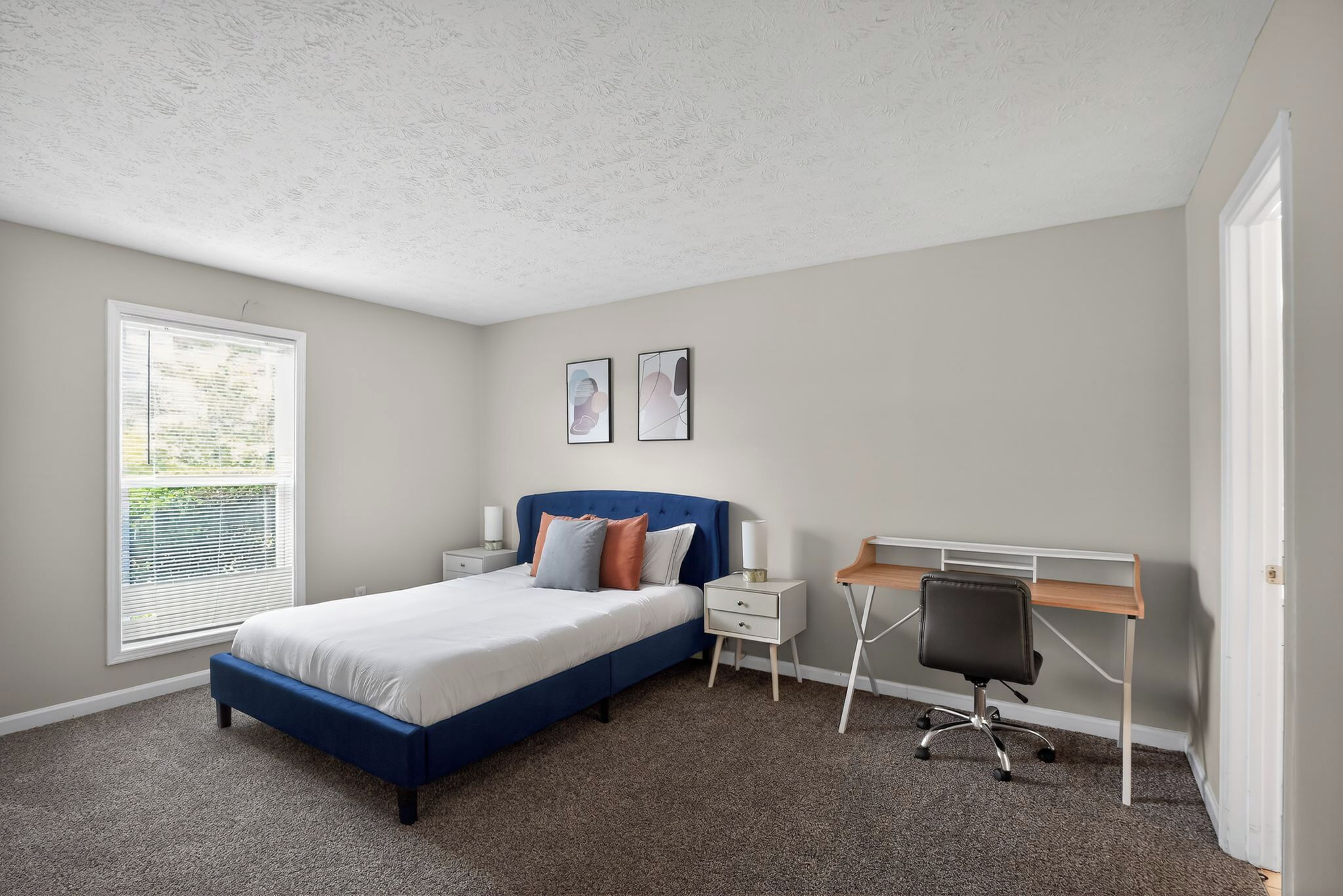 2 Schlafzimmer, Schreibtisch, Bügeleisen/Bügelbrett, Reisekinderbett