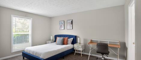 2 Schlafzimmer, Schreibtisch, Bügeleisen/Bügelbrett, Reisekinderbett