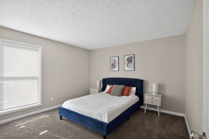 2 bedrooms, desk, iron/ironing board, travel cot - Relaxing3 bedroom unit with easy Atlanta access (Riverdale)