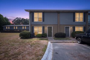 Exterior - Cozy stay near Atlanta with easy access (Riverdale)