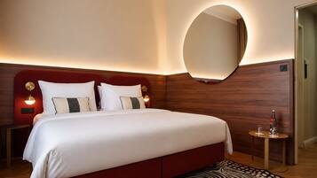 Quarto casal superior | Frigobar, cofres nos quartos, escrivaninha
