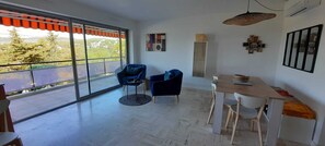 Interior - Top of Cassis sea view, beautiful apartment of 92m2, swimming pool in the residence (Cassis)