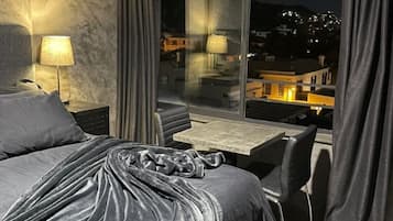 1 habitación, tabla de planchar con plancha, wifi y ropa de cama