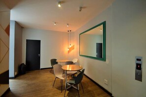Dining - Trendy City Pad in Vibrant Location (Cape Town)