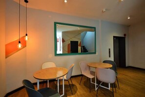 Dining - Trendy City Pad in Vibrant Location (Cape Town)