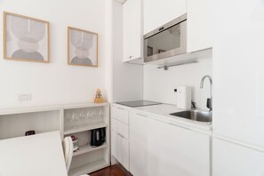Fridge, microwave, dishwasher, toaster - GuestHost - Bright Balcony Flat X4 Gioia MM2 (Milan)