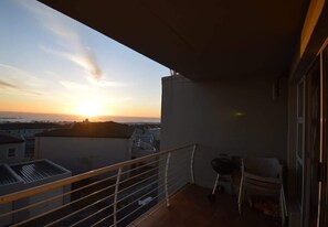 Property grounds - Dolphin Ridge 2BR with Ocean Views and WiFi (Cape Town)
