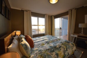 2 bedrooms, iron/ironing board, free WiFi, bed sheets - Dolphin Ridge 2BR with Ocean Views and WiFi (Cape Town)