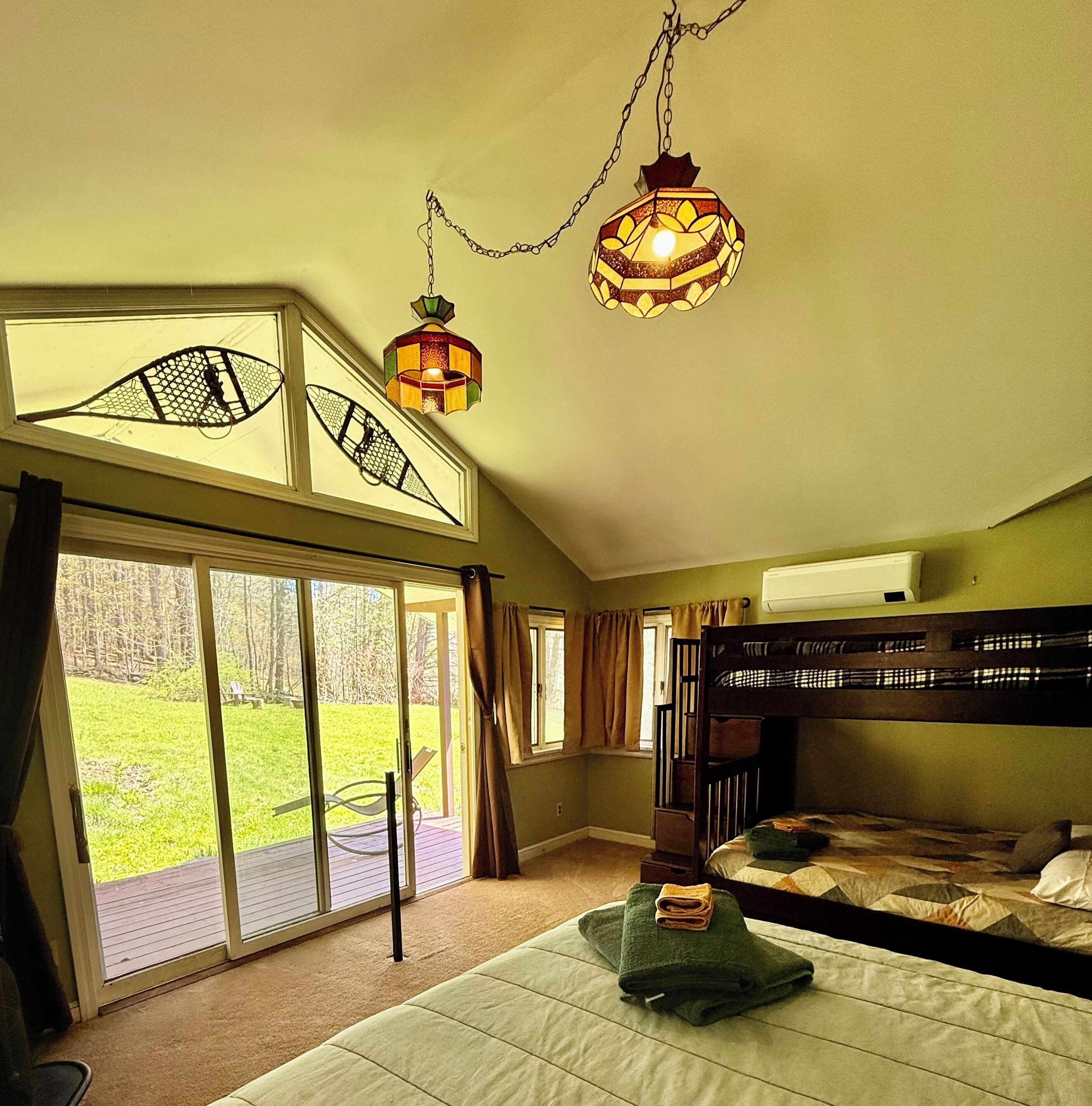 4 bedrooms, WiFi, bed sheets