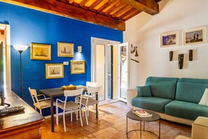 Interior - Villa 'Il Giardino' with Private Terrace, Wi-Fi and Air Conditioning (Pian D'alma)