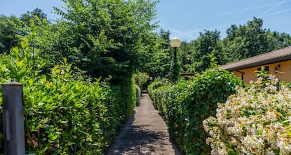 Villa 'Il Giardino' with Private Terrace, Wi-Fi and Air Conditioning