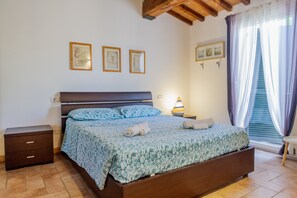 1 bedroom, iron/ironing board, WiFi, bed sheets - Villa 'Il Giardino' with Private Terrace, Wi-Fi and Air Conditioning (Pian D'alma)